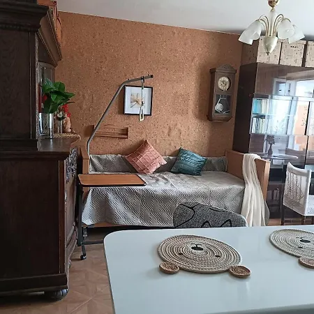 Accessible Vintage With A Loggia Near The Metro Apartamento *