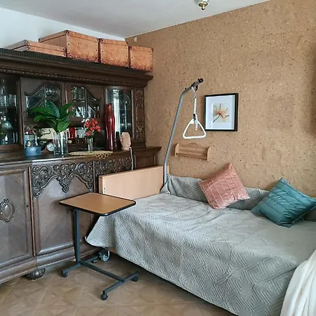 Accessible Vintage With A Loggia Near The Metro Varsóvia